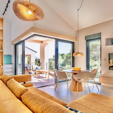 Azure Breeze Artatore Apartment