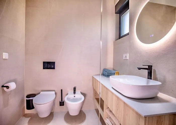 Azure Breeze Artatore Apartment